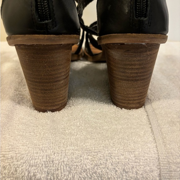 Lucky brand sandals black size 9.5 
3 in wedge - Picture 3 of 5